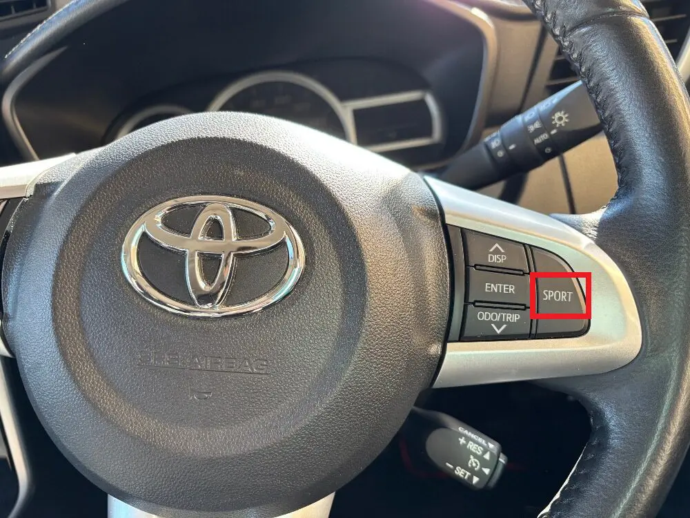 ルーミーカスタムGTのステアリング